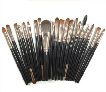 Cosmetic brush - Reiland Beauty Products, LLC